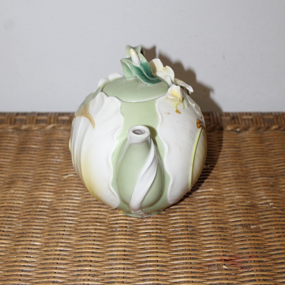 Pier 1 Imports “Ginger Lily” Hand-Painted Porcelain Teapot – Floral Sculptural D - Picture 6 of 10